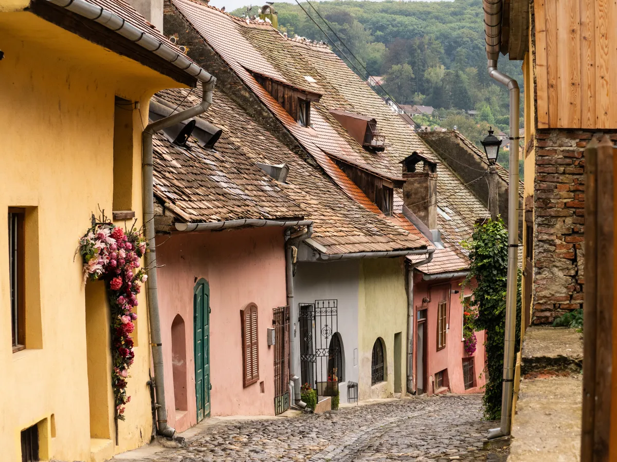 Segesvár, Erdély, színes házikók, utcarészlet