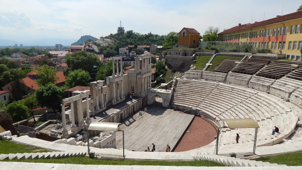 Plovdiv Bulgáriában körülbelül Kr. e. 6000 óta folyamatosan lakott, és Európa legősibb városai közé tartozik.