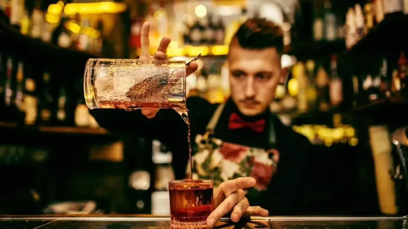 Meglepő titkok derültek ki: így viselkedik a párod a hátad mögött!