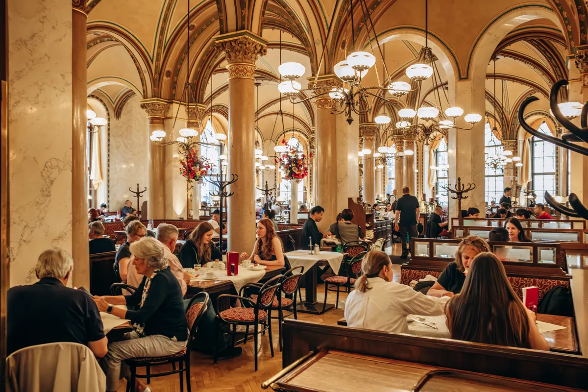 budapesti kávézó, párizsi hangulatú kávézó