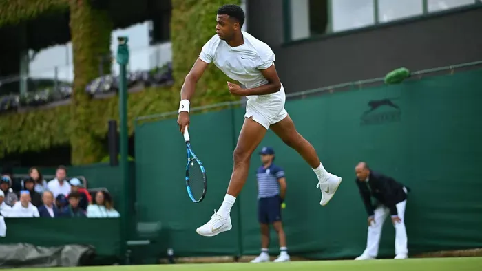 Majd 250-nel adogat a wimbledoni szervakirály