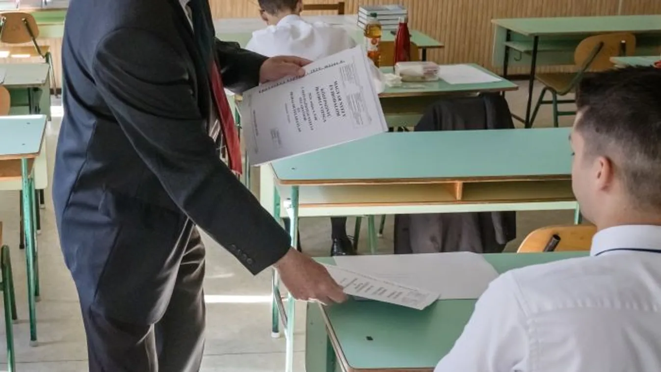 Szeptembertől és januártól tovább emelkedik a tanárok és az óvónők bére