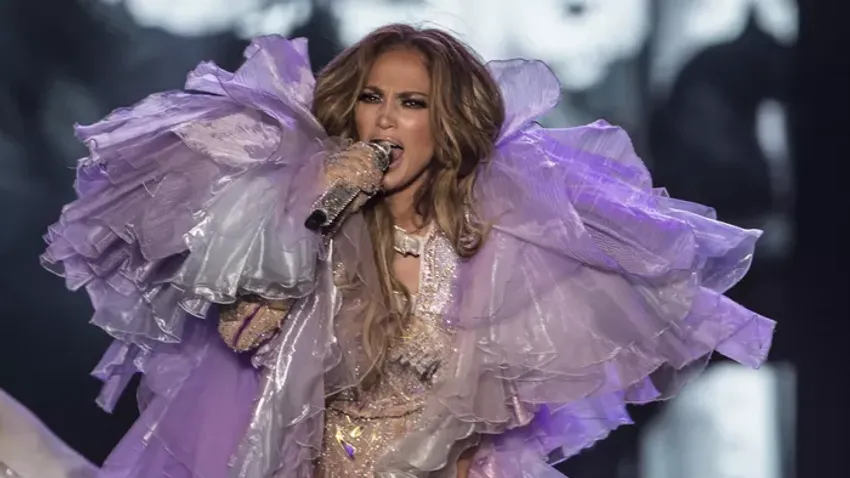 Grandiózus látvány, háttértáncosok és elképesztő ruhák: Jennifer Lopez látványos koncertjei képekben