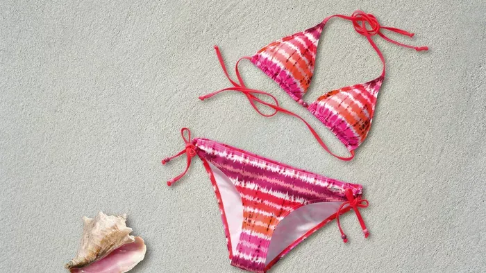 67 évesen bikiniben medencézett, megalázták a nagyit