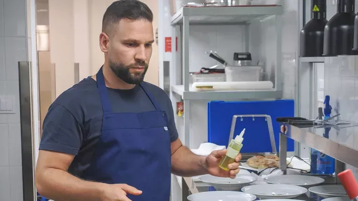 Rácz Jenő újabb luxusórát villantott
