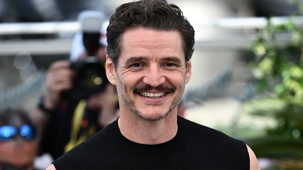 Kackiás bajusz és csibész mosoly: kicsoda ez a Pedro Pascal? Mutatjuk, mit csinált, mielőtt híres lett