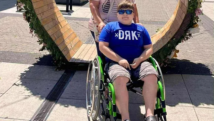 Így segítenek az izomsorvadásos fiúnak