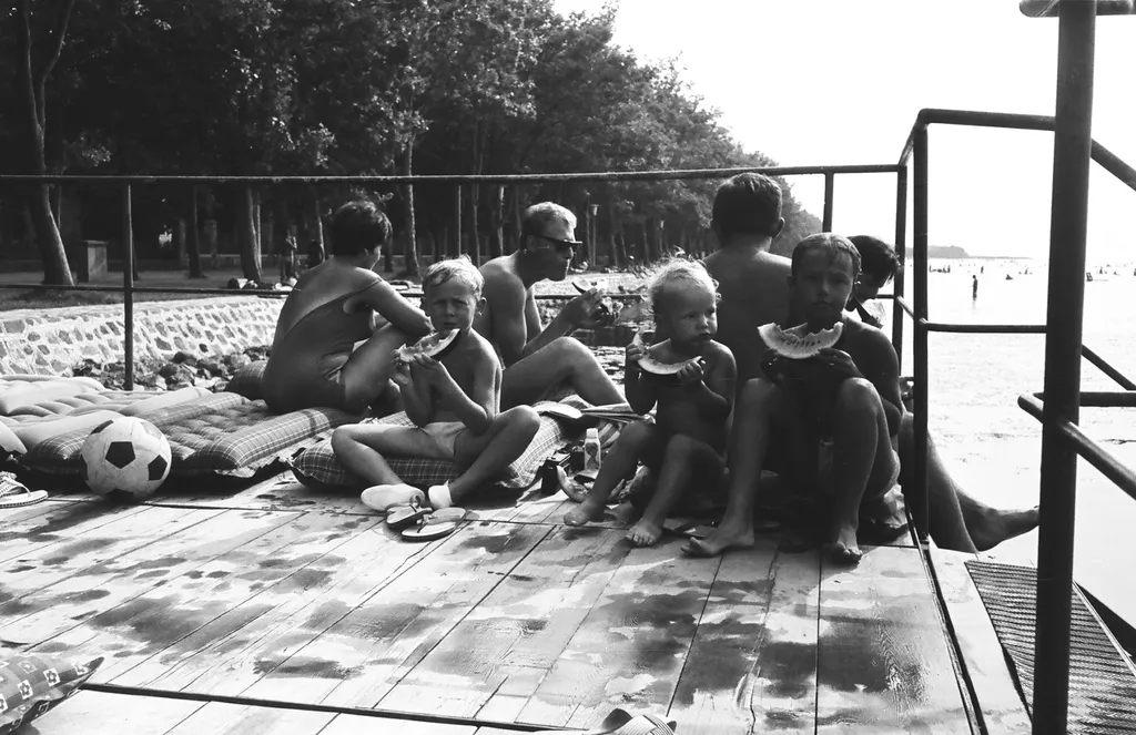 Balatonfoldvar-napozo-steg-a-Kvassay-setanyna-1971
