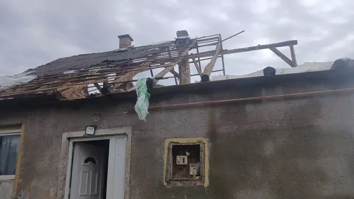 Falakat döntött, tetőket tépett le a vihar Tiszalúcon