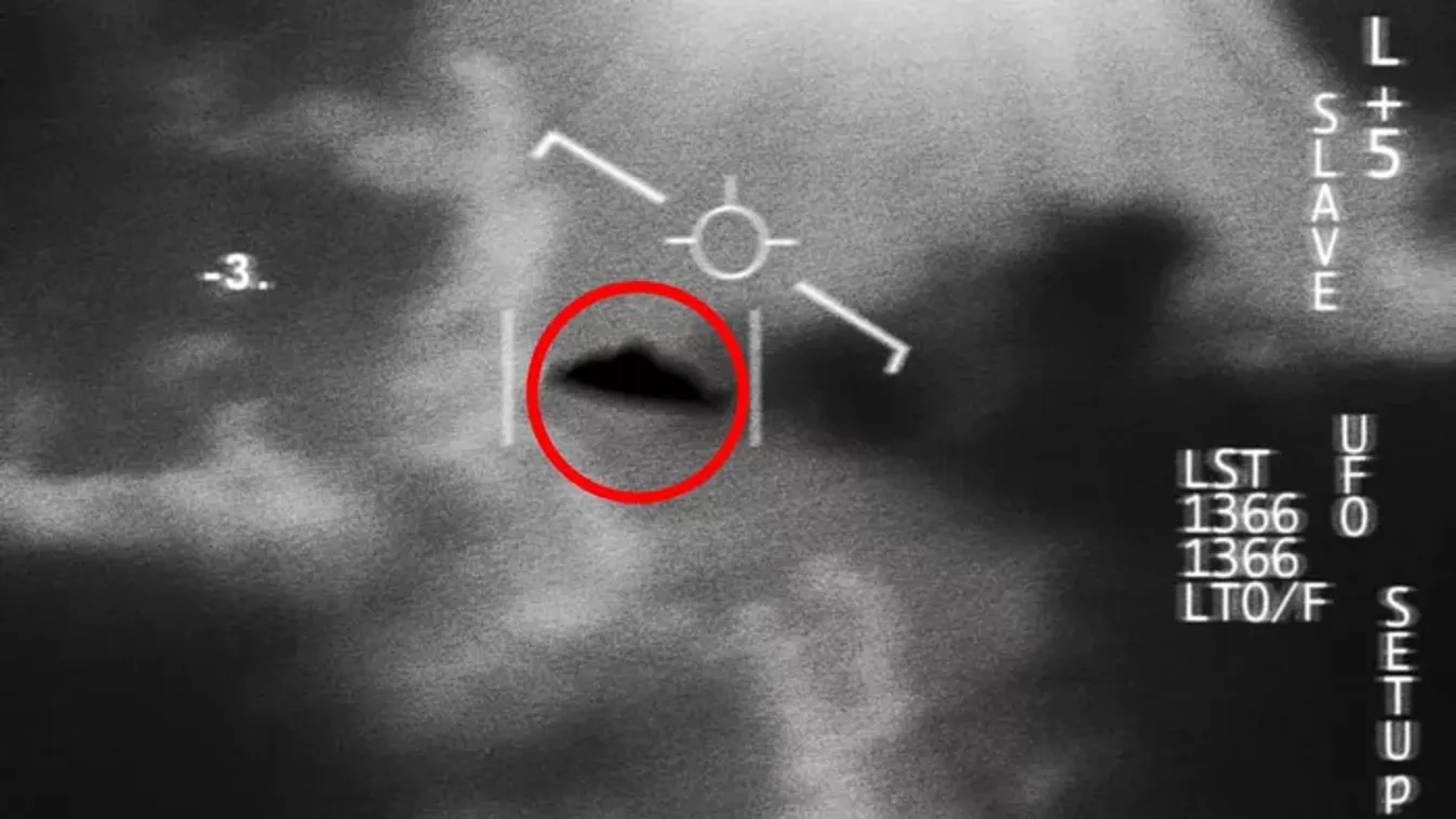 Elképesztő felvétel: Óriási piramisszerű UFO-t kaptak lencsevégre – videó