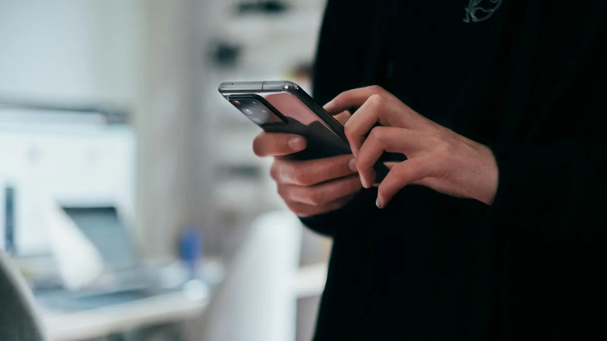 telefon, okostelefon, mobiltelefon, mobil, PIN-kód, hackerek, app, alkalmazás