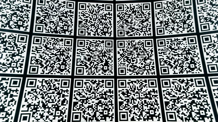 Bárkitől elszedik a pénzt: hamis QR-kódokkal támadnak a csalók