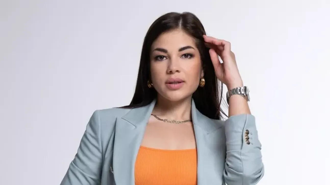 Hűha: Gáspár Evelin melltartó nélkül indult neki az éjszakának!