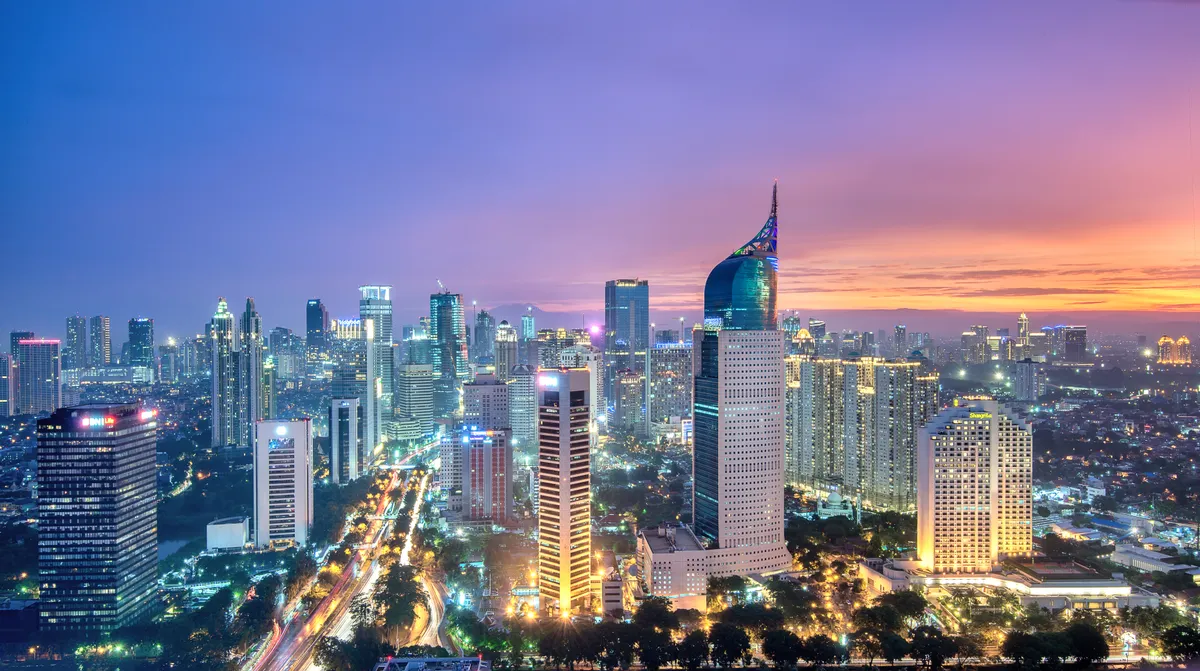 Jakarta, naplemente, város