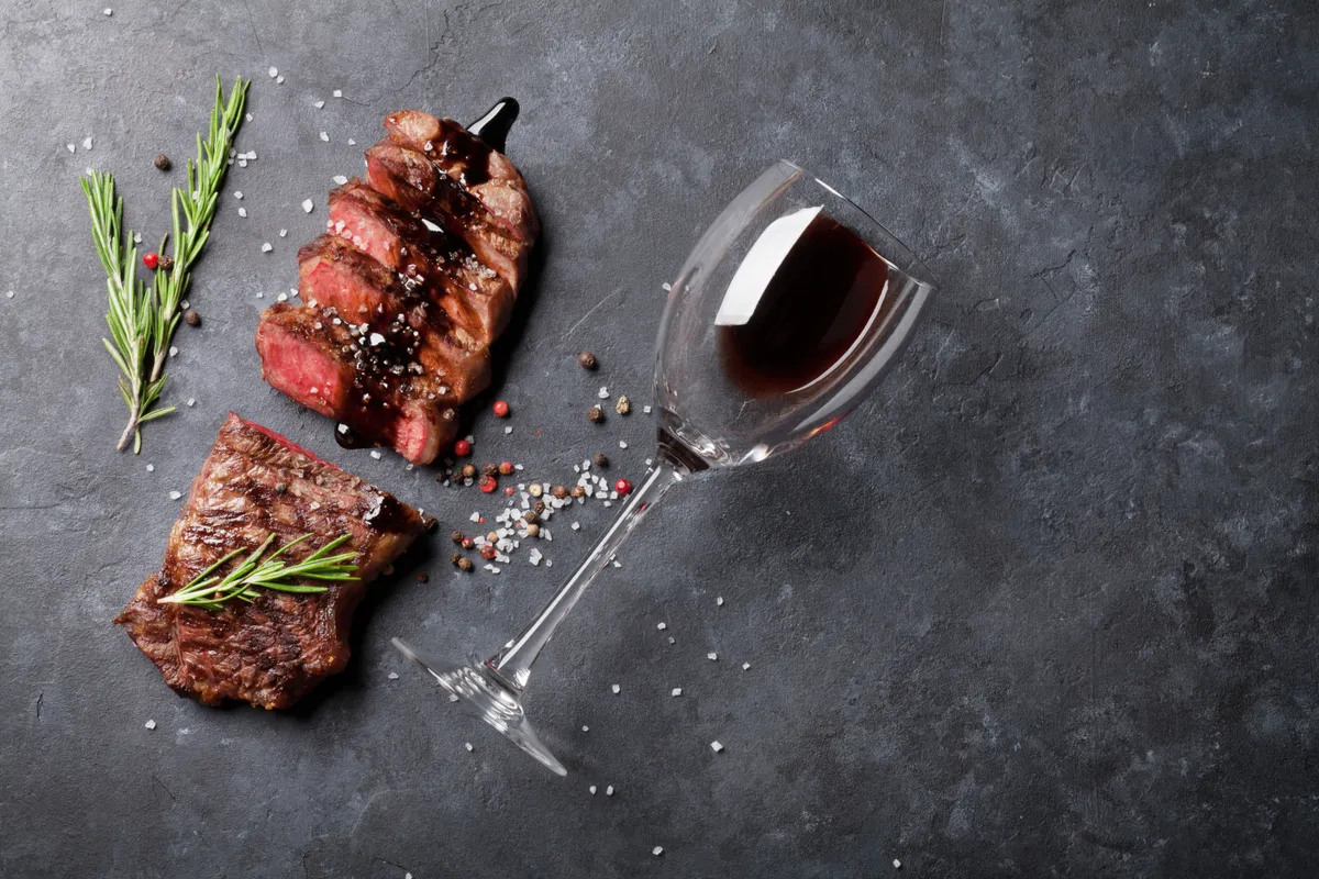 Sós és édes receptek: Steak vörösborral