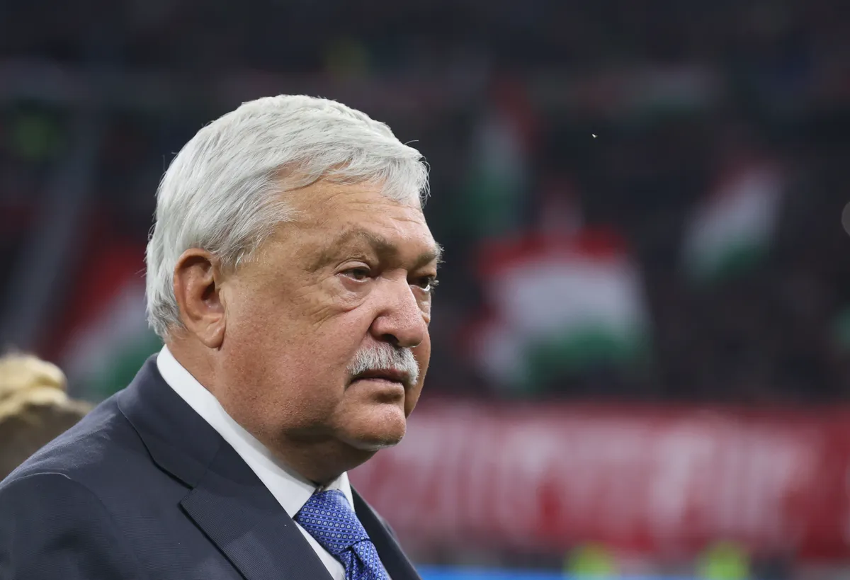 Kubatov szerint Csányi nem állt ki mellette, amikor az ő családját fenyegették a szurkolók-