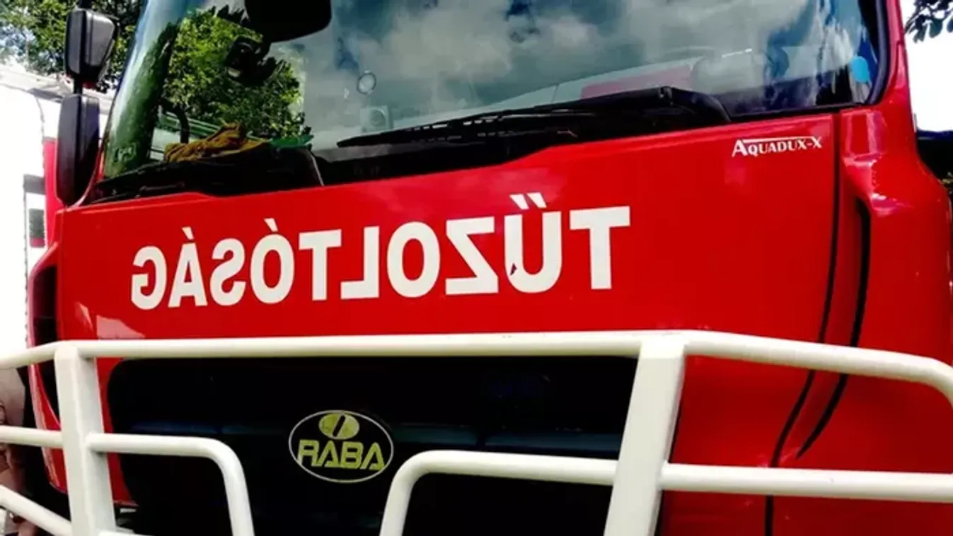 Hatalmas csattanás rázta meg Mikepércset, a teljes utat le kellett zárni