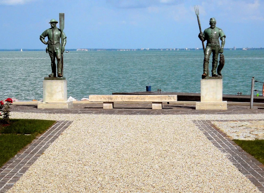 Balatonfüred, A halász és a révész szobra