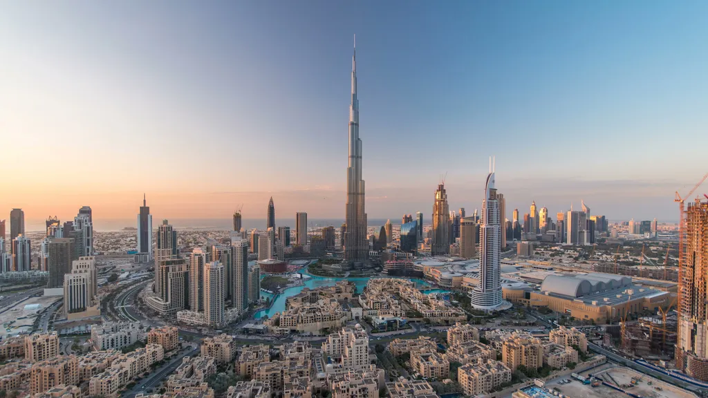 A Dubajban található Burj Khalifa a világ jelenlegi legmagasabb épülete, lenyűgöző 828 méteres magasságával messze lekőrözi versenytársait.