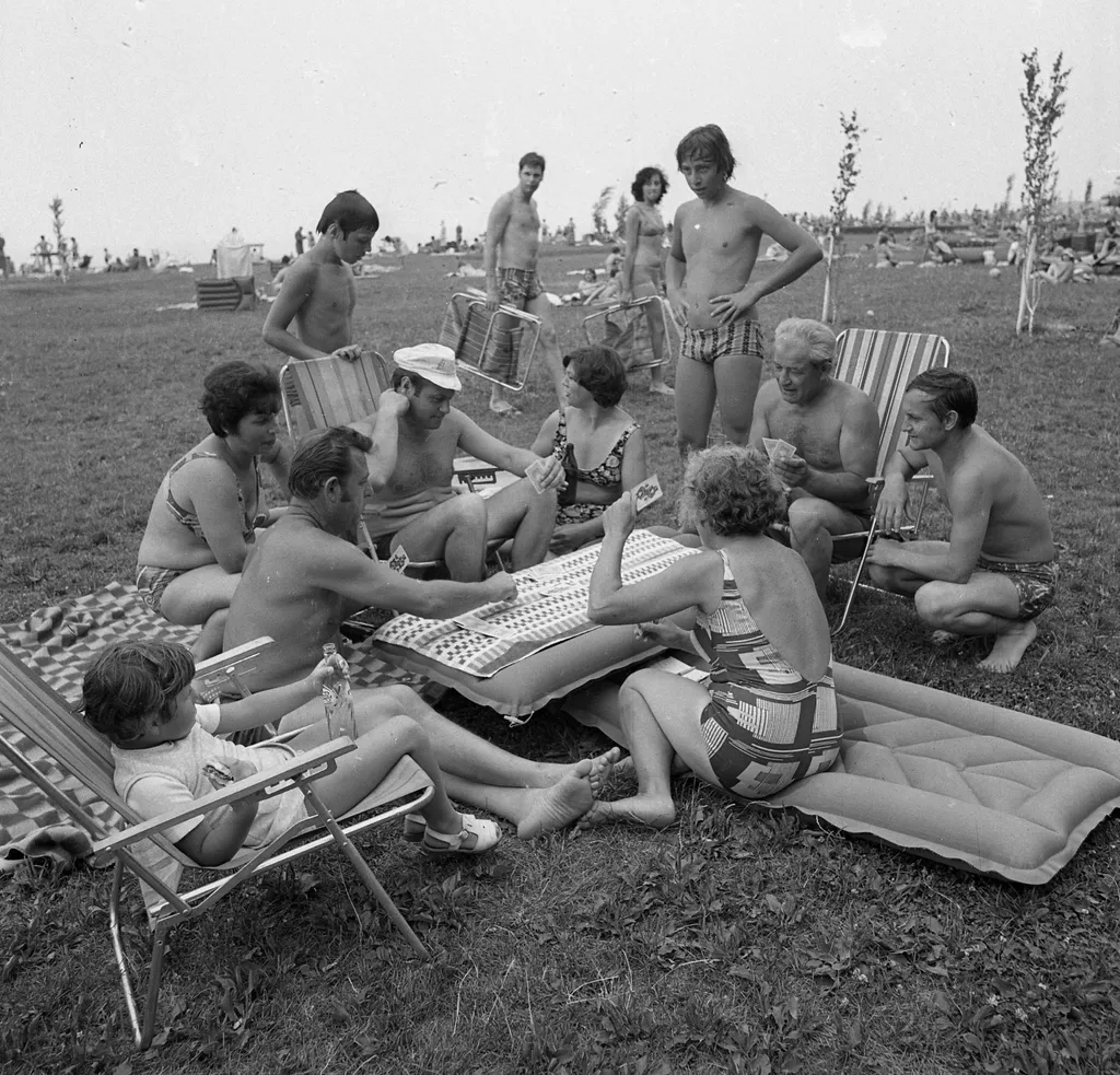 Magyar-Rendor-Siofok-BM-udulo-a-felvetel-a-strandon-keszult-1976