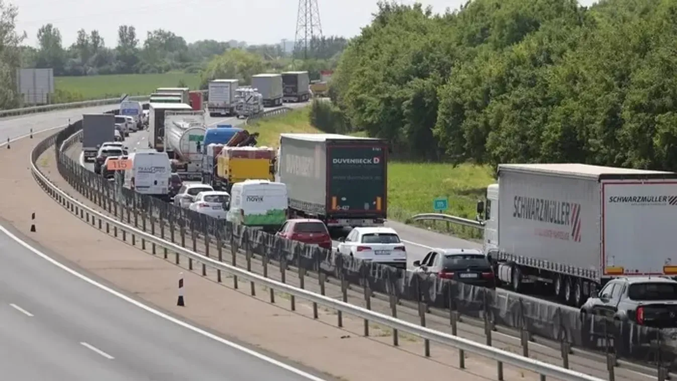 Kisgyermek is megsérült az M1-esen történt tömegbalesetben