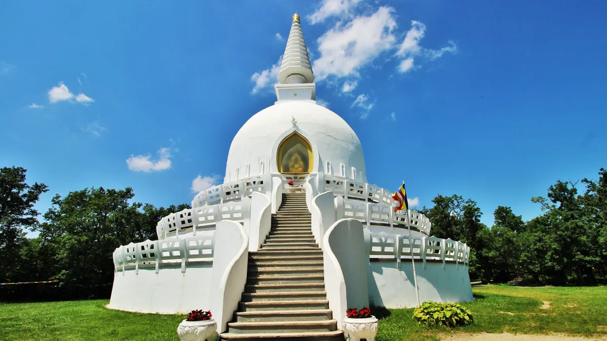 A buddhista sztúpa, amit látnod kell – íme Magyarország legkülönlegesebb spirituális helyei