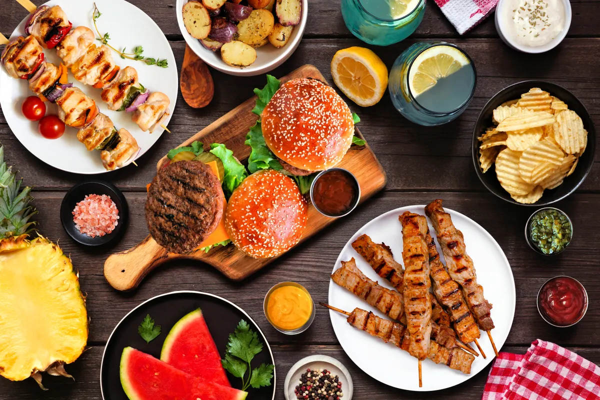 diétás nyári ételek, dinnye, gyümölcs, grillhús