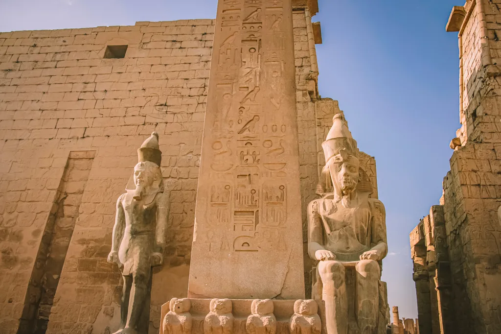 Az egyiptomi Luxor (az ókorban Théba) kb. Kr. e. 3200 óta lakott, az ókori egyiptomi kultúra központja volt.