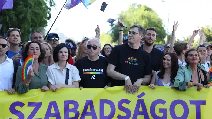 Reagált a Csík zenekar énekesnője a drag queen show-ra