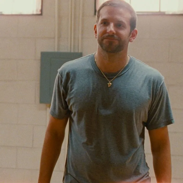 alt=Bradley Cooper igazán meghatóan nyilatkozott kolléganőjéről, Anne Hathaway-ről