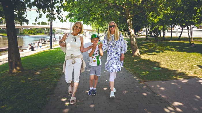 Marsi Anikót és Agócs Juditot Artúr köti össze