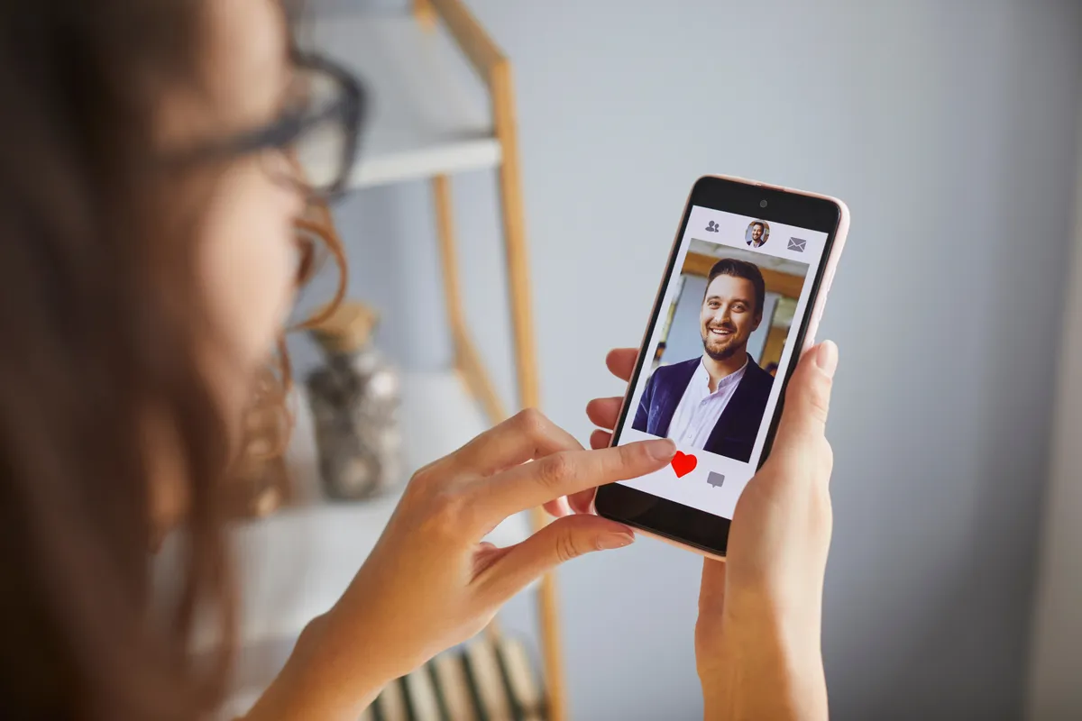 társkereső, társkeresés, párkapcsolat, tinder