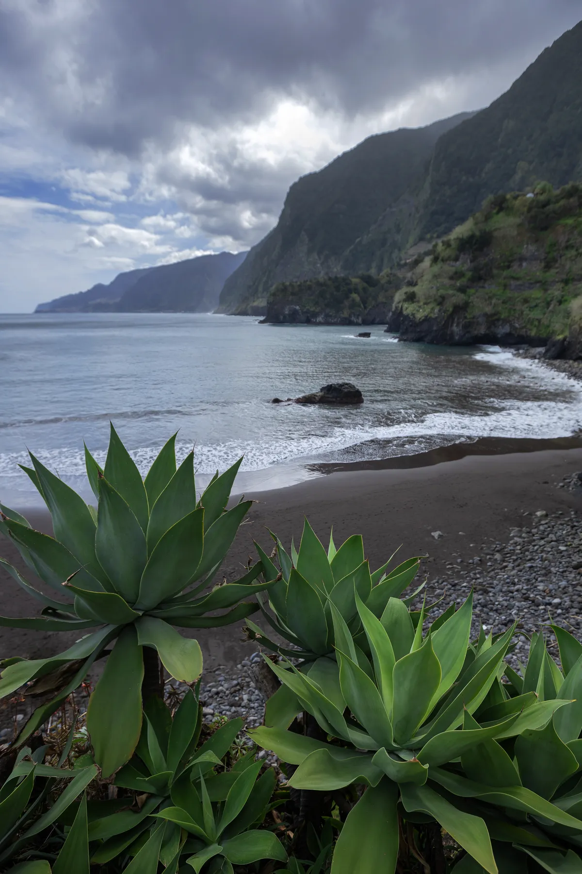 Madeira, Portugália, Seixal, fekete homokos part