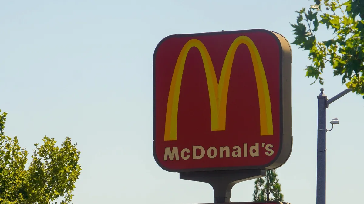 A nyolc éves kislány balesete percek alatt történt meg a McDonald's-ban 
