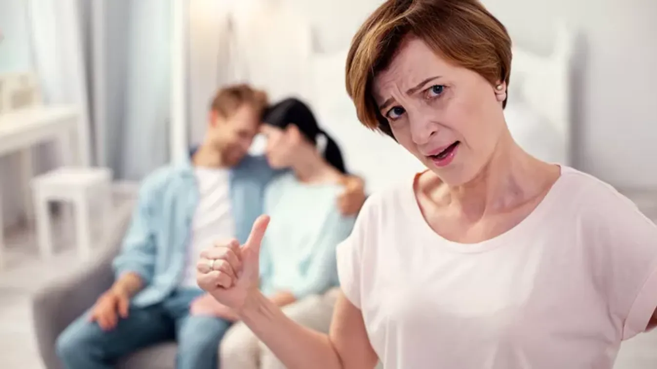 Az anyósod még véletlen sem felejt el kritizálni? 5 biztos jel, hogy a begyében vagy
