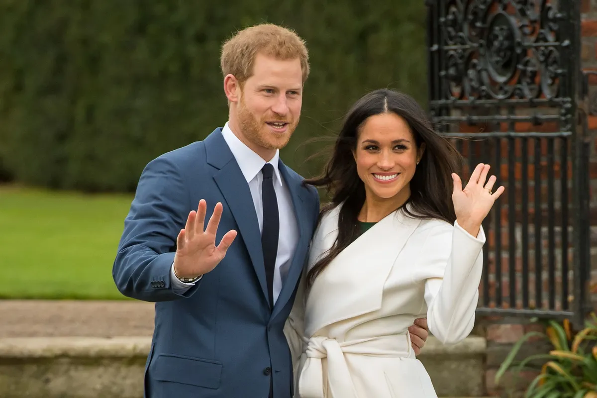 Váratlan királyi személy védte meg Harry herceget és Meghan Markle-t
