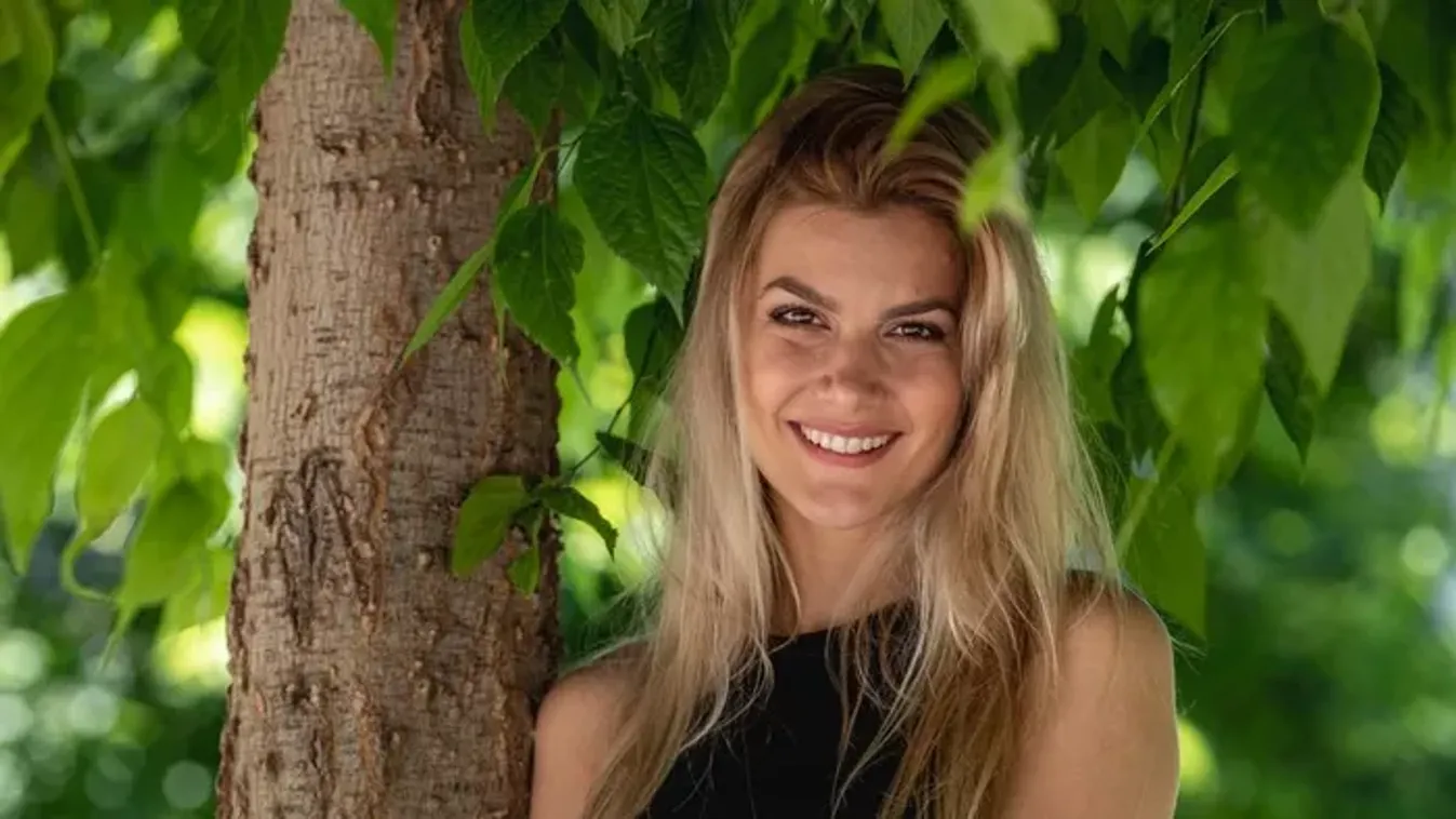 Weisz Fanni levetkőzött! Szülése után a legapróbb bikinibe bújtatta magát – fotón az izzasztó szexiség