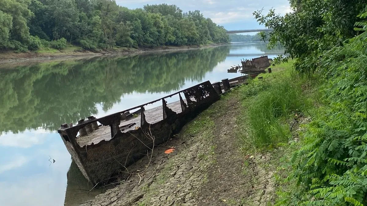 55 éve elsüllyedt hajó mutatta meg magát a Tisza fenekéről