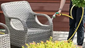 A kerti bútorok karbantartásával sok pénzt megspórolhatunk