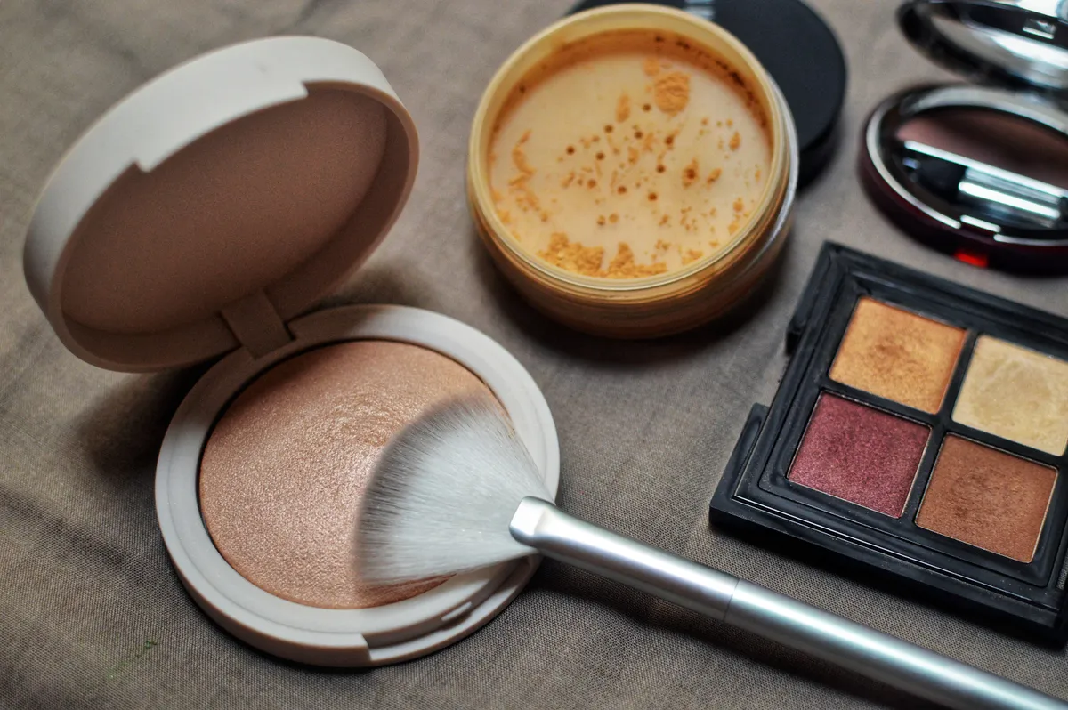 smink, bronzosító, highlighter