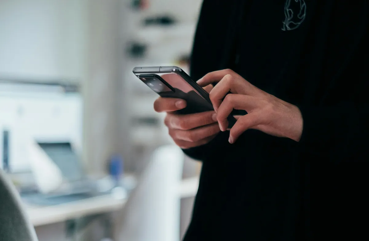 telefon, okostelefon, mobiltelefon, mobil, PIN-kód, hackerek, app, alkalmazás