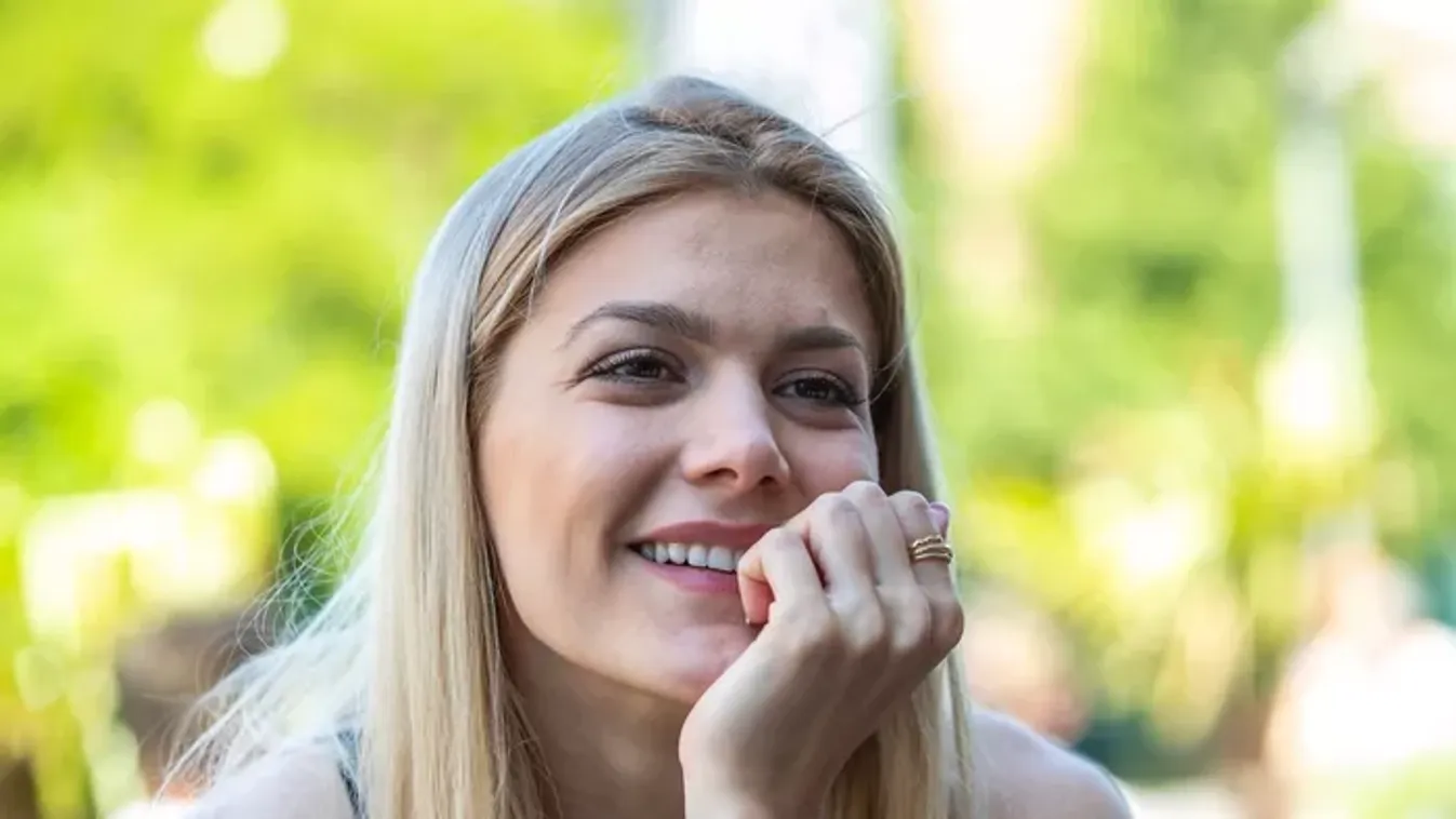 Ilyen boldog most Weisz Fanni és férje