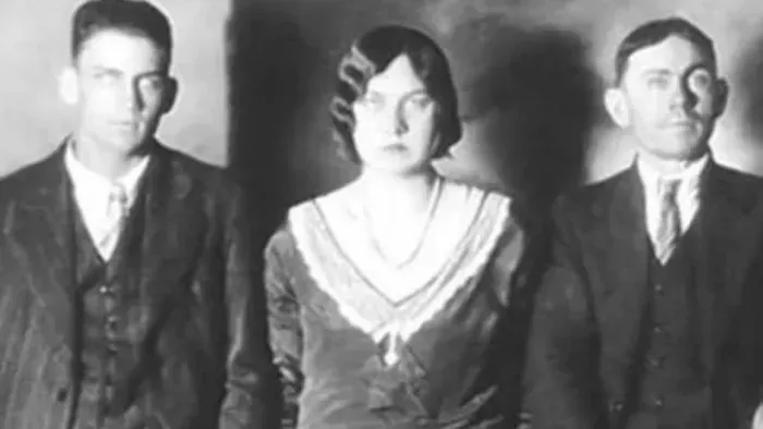 Hátborzongató igazság húzódik egy 1929-es családi kép mögött