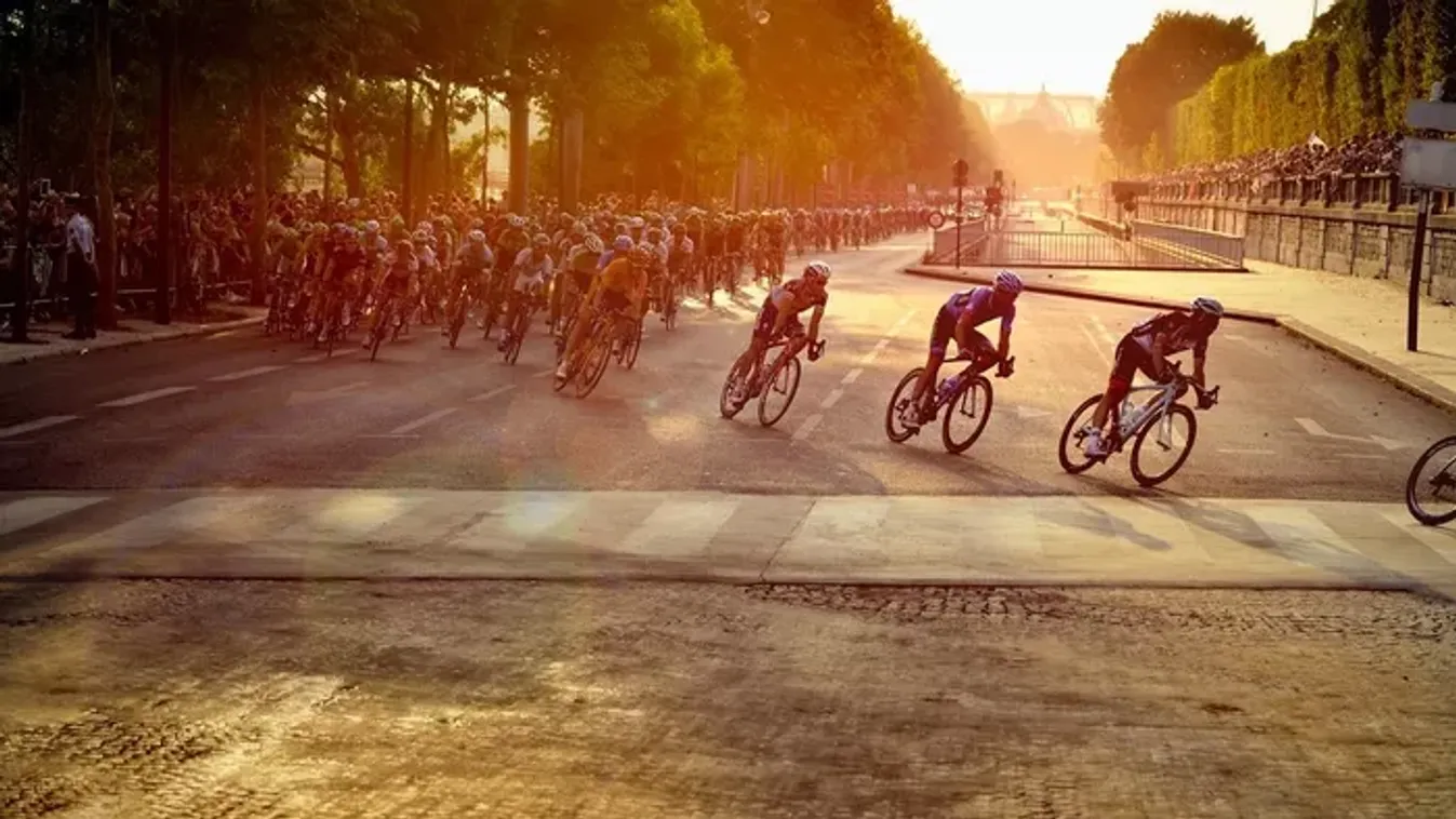 Videón a drámai pillanat a Tour de France-on: tévesen ünnepelt a versenyző