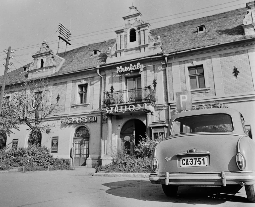 A tatai Kristály Imperial Hotel a hatvanas években.