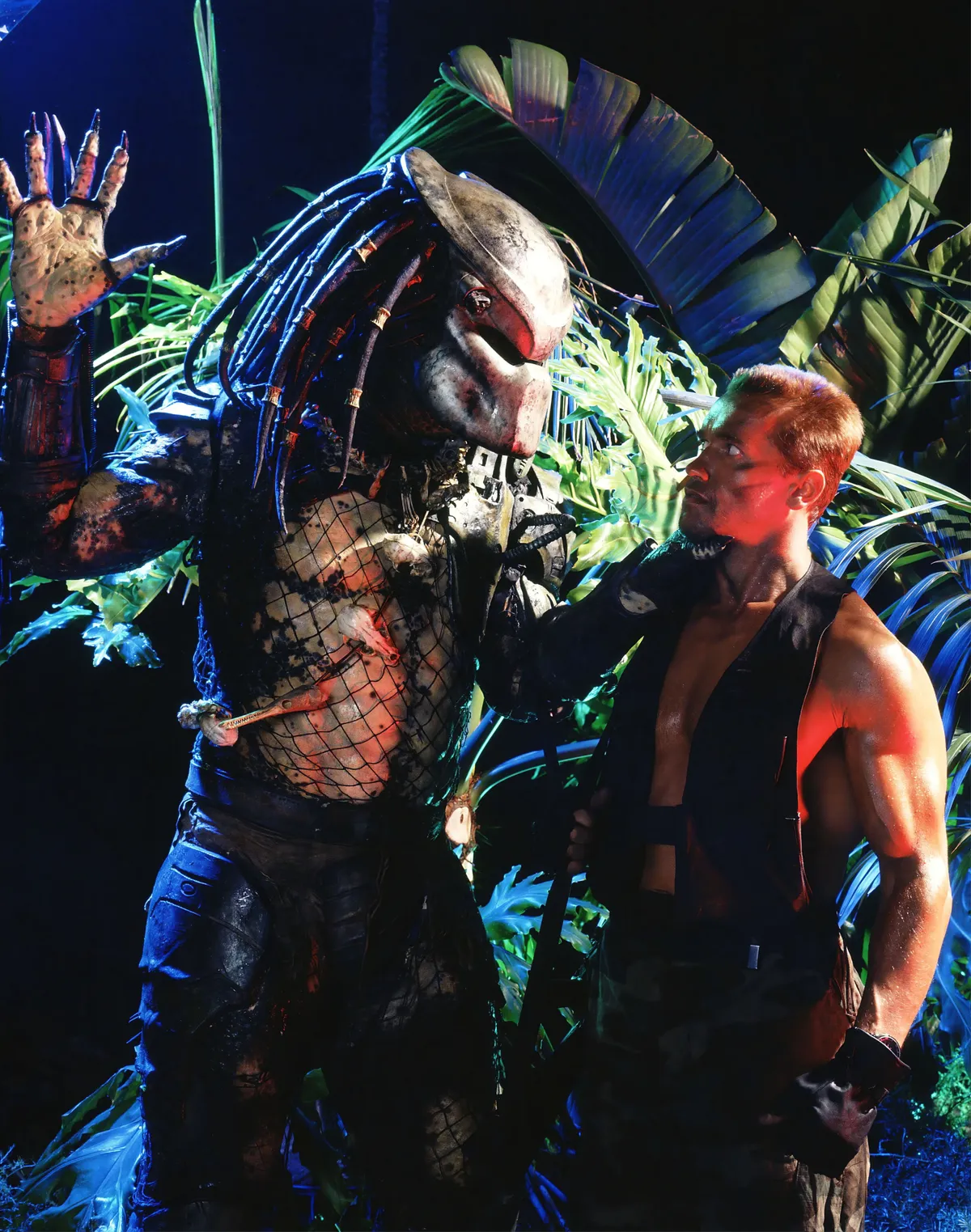 Arnold Schwarzenegger PREDATOR (1987) - KEVIN PETER HALL - ARNOLD SCHWARZENEGGER.