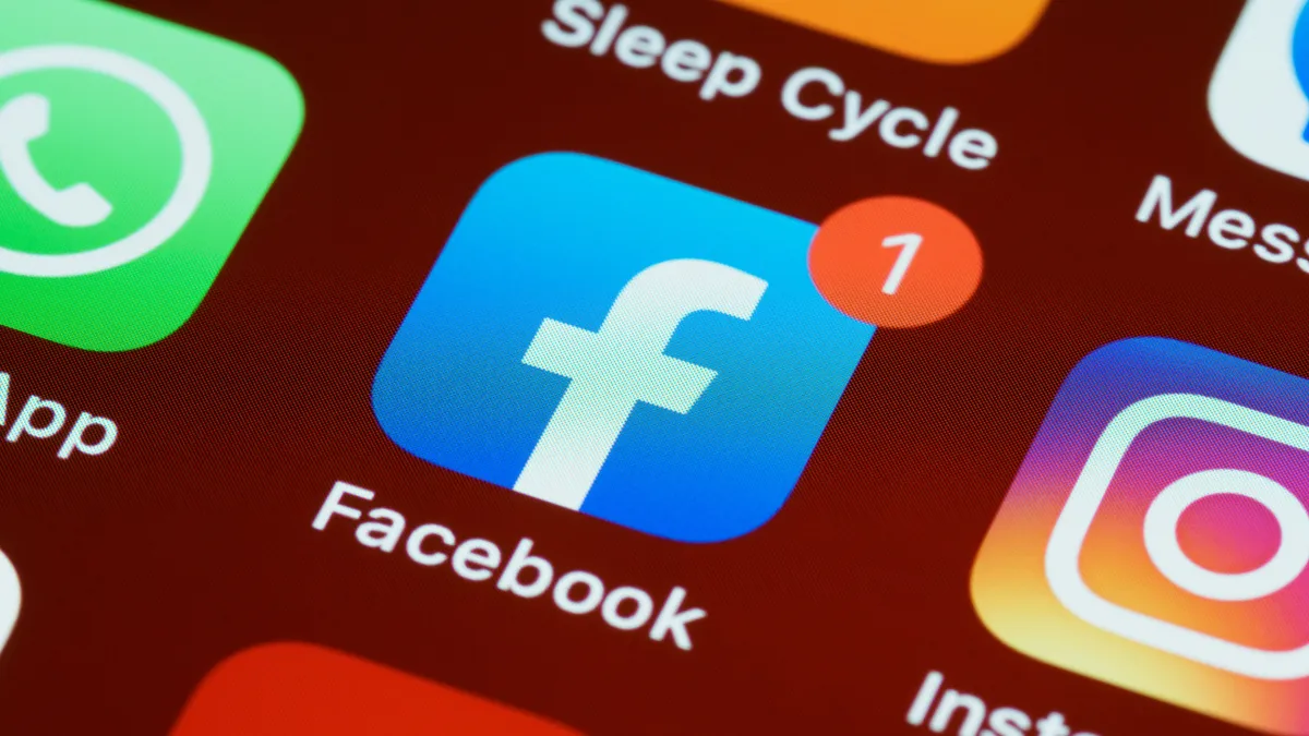 Megérkezett a fizetős Facebook Magyarországra