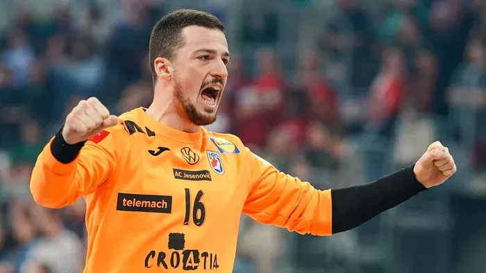 Botrányos buli miatt rúgták ki a sztársportolót