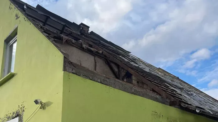 Egy gyáli család otthonáról letépte a vihar a tetőt