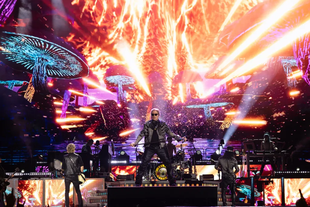 Guns N' Roses frontembere mindent elkövetett, hogy nagy buli legyen a Puskás Arénában (Fotó: Kátya Nagy)